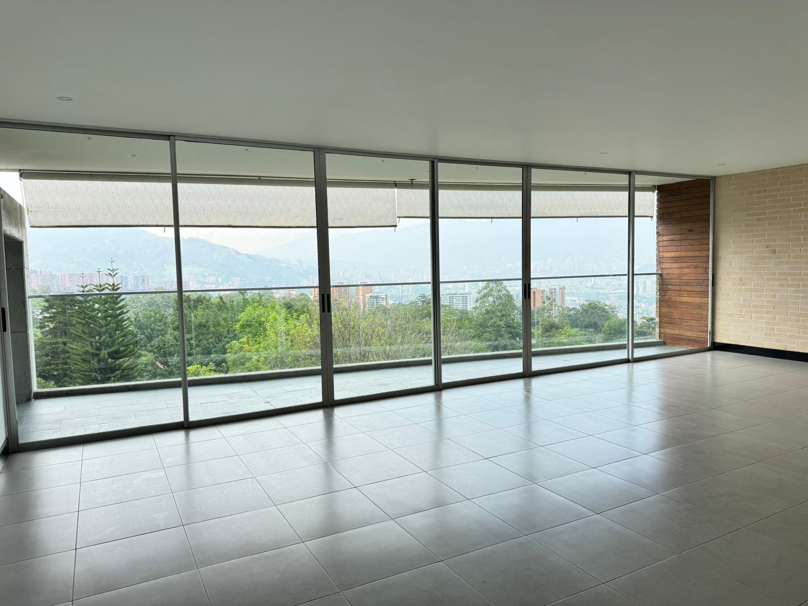 Apartamento en arriendo o venta Antioquia Medellín Loma El Atravesado 160 m2 Habitaciones 2 Baños 3 Garajes 0 Precio venta $1700000000 Precio arriendo $9300000