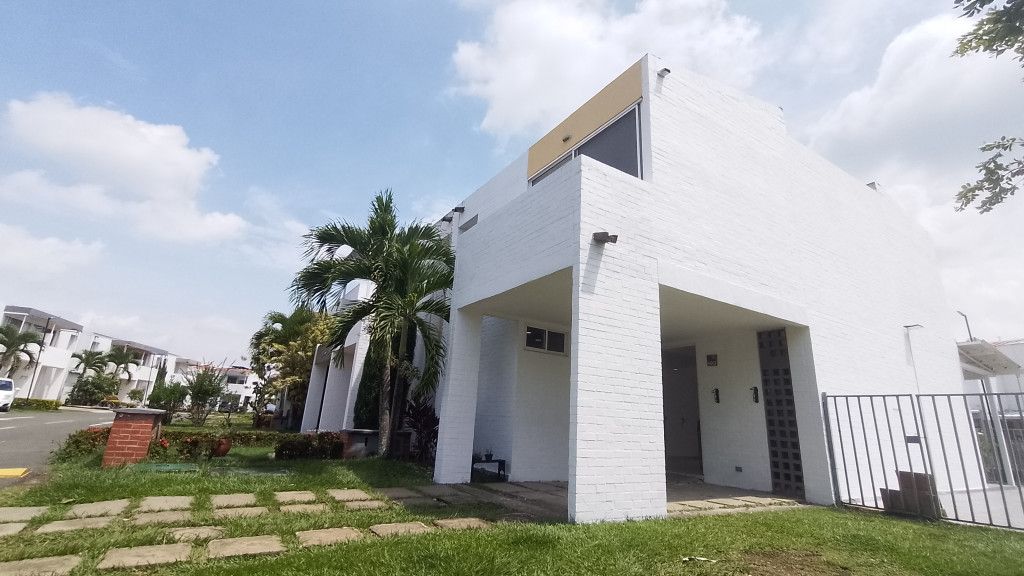 Casa en arriendo Valle Del Cauca Cali Cali 140 m2 Habitaciones 3 Baños 3 Garajes 3 Precio $2800000