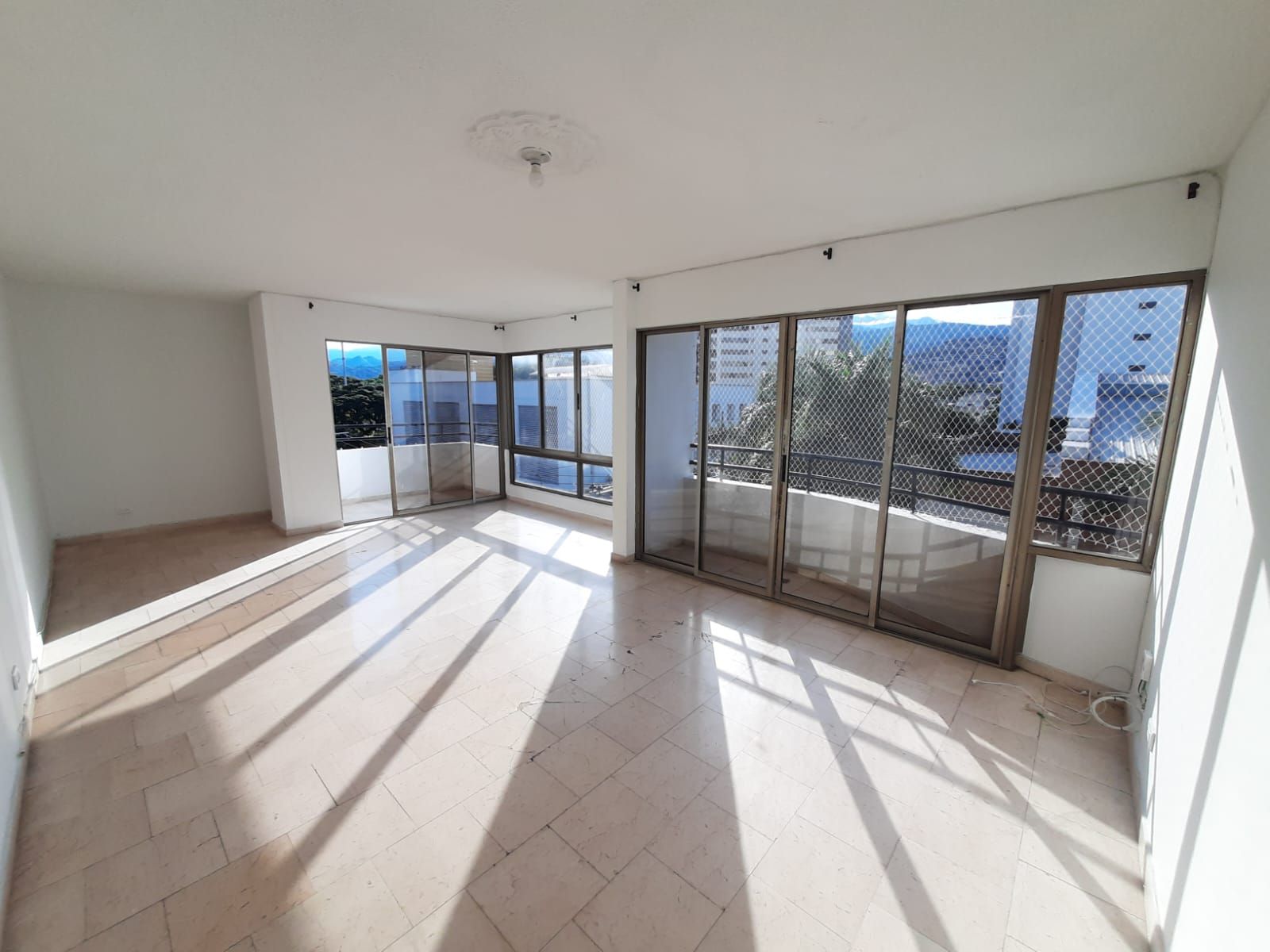 Apartamento en arriendo Valle Del Cauca Cali Los Cámbulos 80 m2 Habitaciones 3 Baños 2 Garajes 1 Precio $1800000