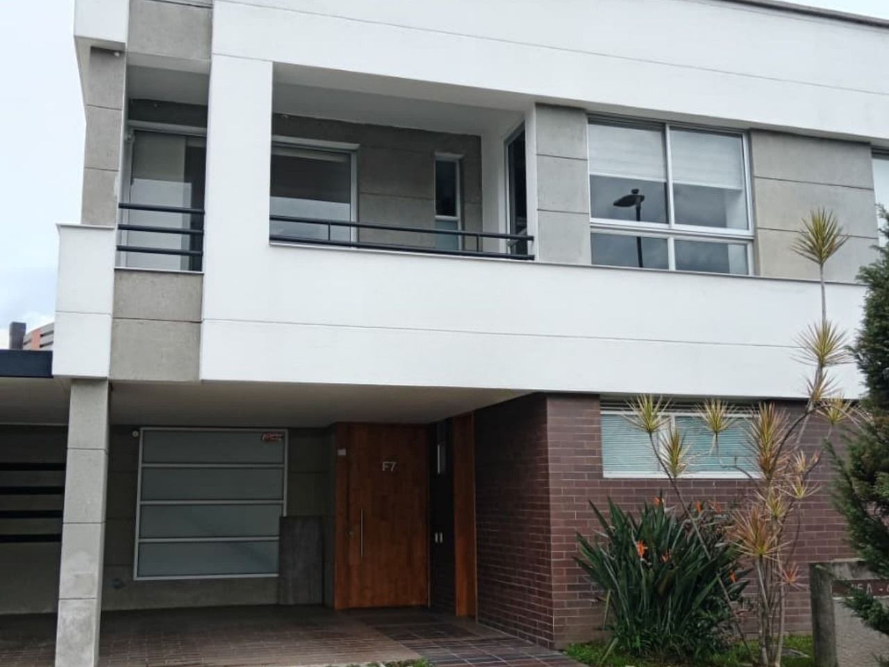 Casa en venta Antioquia Rionegro El Llanito 229 m2 Habitaciones 3 Baños 4 Garajes 2 Precio $1290000000