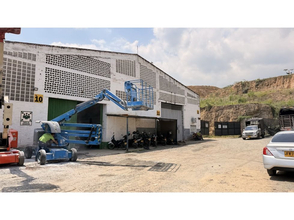 Bodega en venta Valle Del Cauca Cali Menga 350 m2 Habitaciones 0 Baños 3 Garajes 3 Precio $640000000