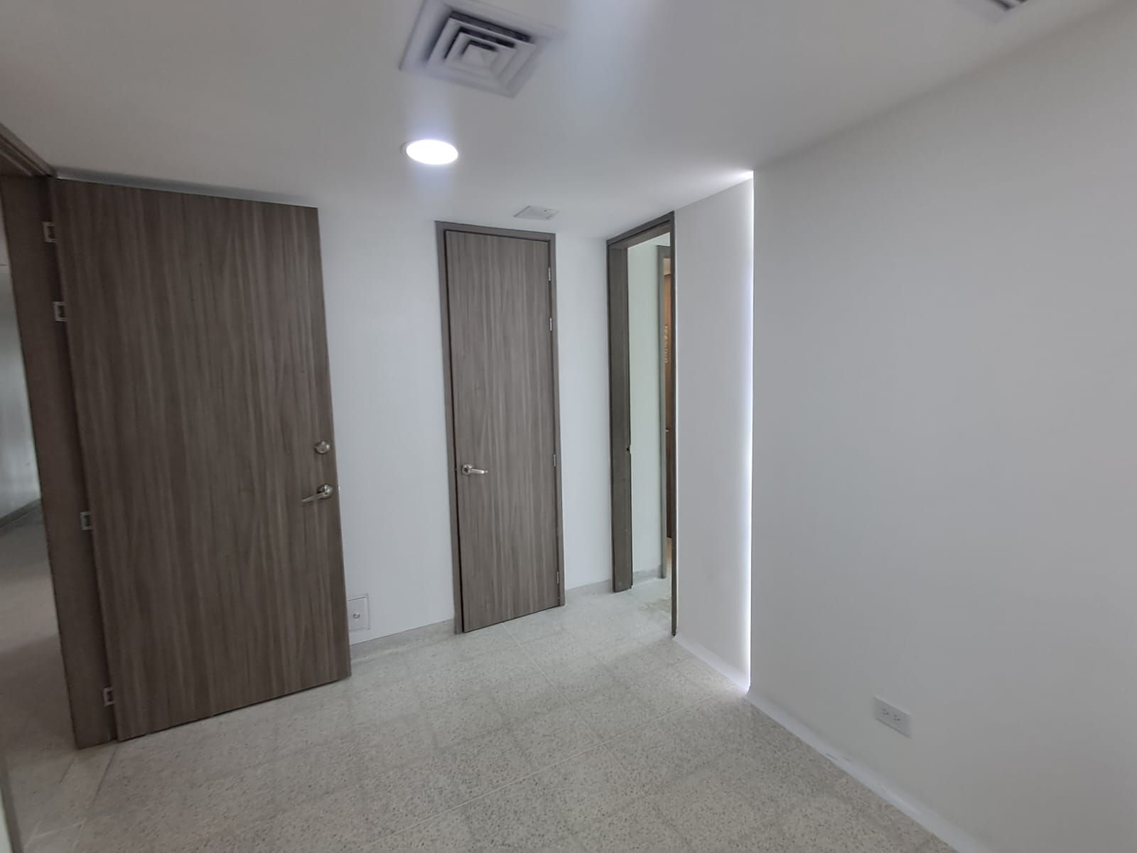 Consultorio en arriendo Antioquia Medellín Simesa 33 m2 Habitaciones 0 Baños 1 Garajes 1 Precio $4300000