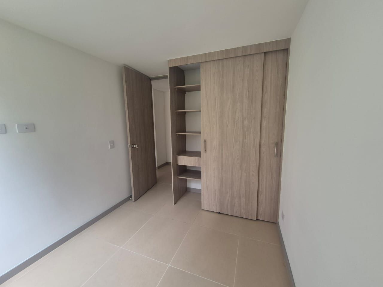 Apartamento en arriendo Antioquia Envigado Loma Del Barro 70 m2 Habitaciones 3 Baños 2 Garajes 1 Precio $2500000