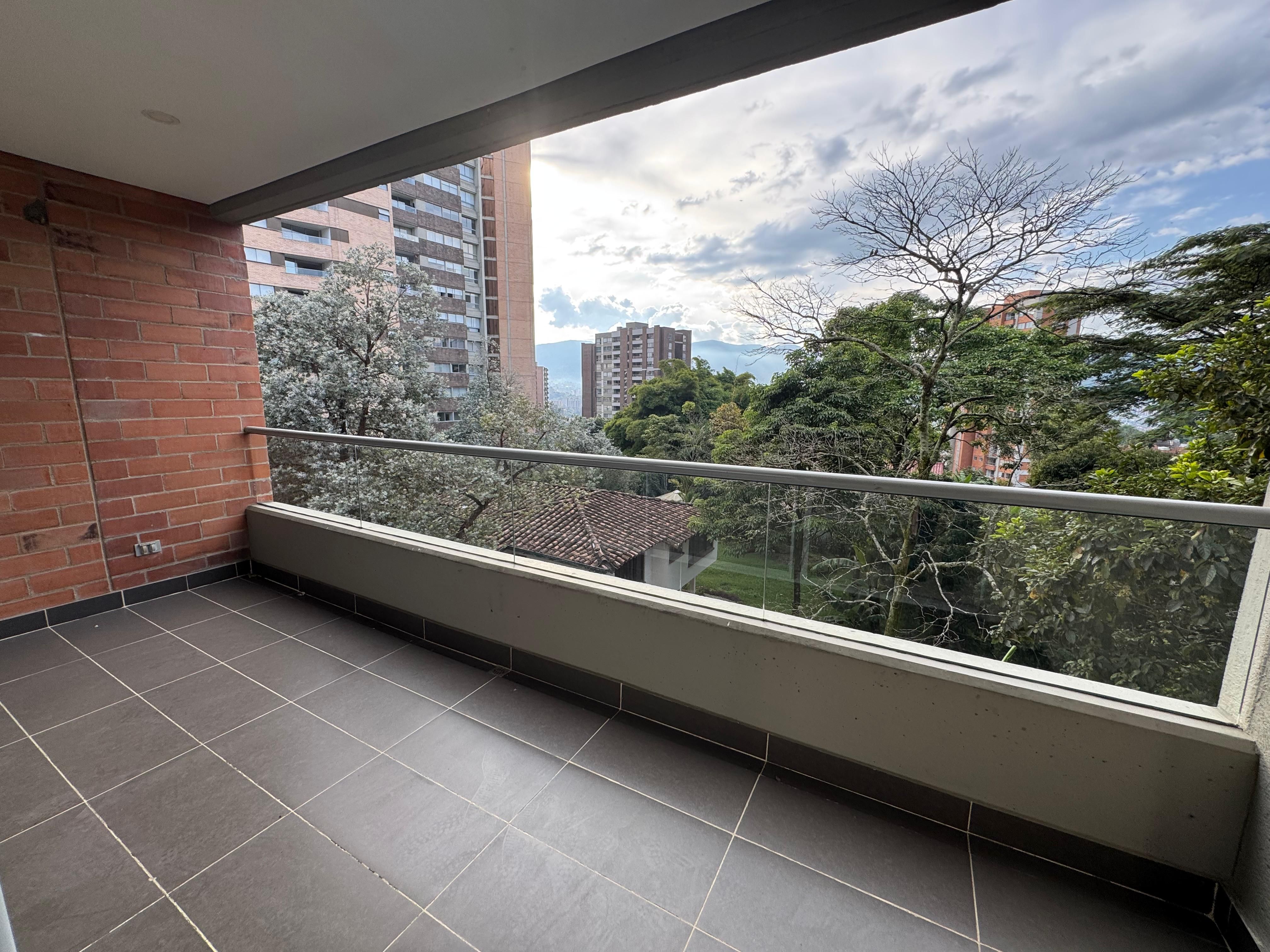 Apartamento en arriendo Antioquia Envigado La Inmaculada 97 m2 Habitaciones 3 Baños 3 Garajes 2 Precio $4200000