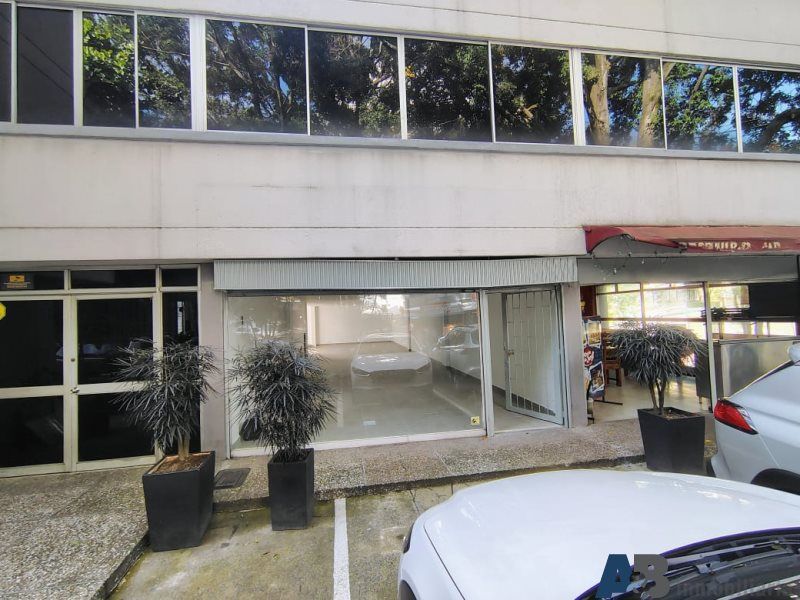 Local en arriendo Antioquia Medellín Manila 120 m2 Habitaciones 0 Baños 1 Garajes 0 Precio $8800000
