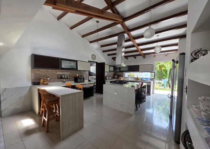 Casa en venta Valle Del Cauca Jamundí Cn Solares De La Morada Et V Y Vi 300 m2 Habitaciones 4 Baños 5 Garajes 10 Precio $1500000000