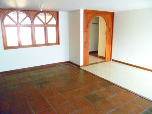 Casa en venta Cundinamarca Bogotá El Batan 261 m2 Habitaciones 4 Baños 5 Garajes 4 Precio $1300000000