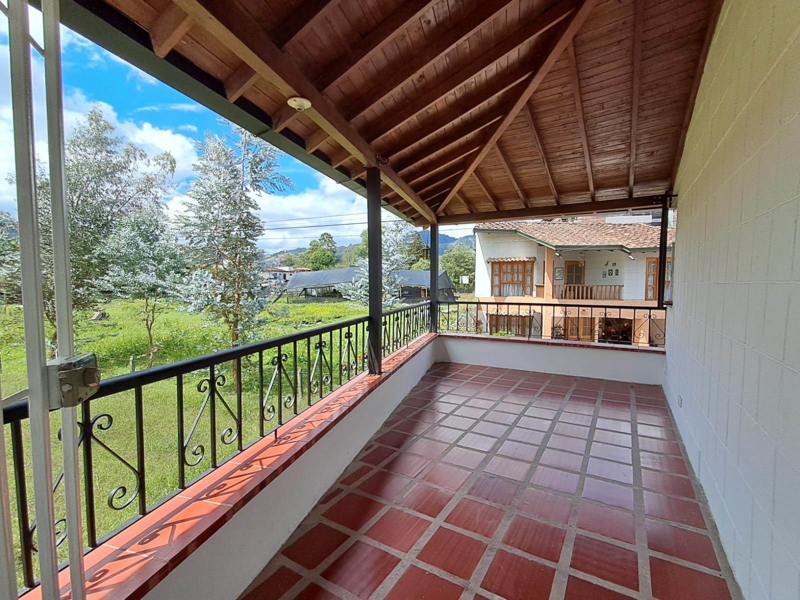 Casa en arriendo Antioquia La Ceja Centro 112 m2 Habitaciones 5 Baños 3 Garajes 1 Precio $3000000
