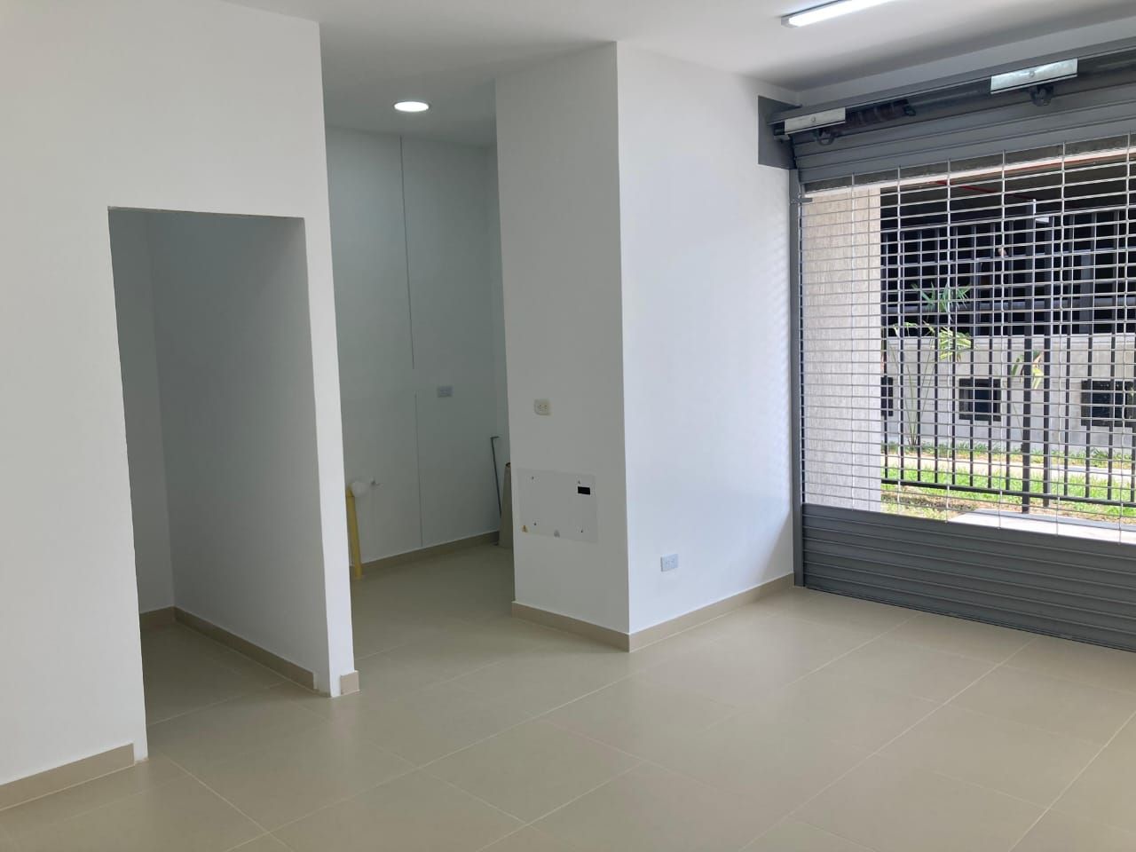 Local en arriendo Valle Del Cauca Cali Conjunto Residencial Ambar 46 m2 Habitaciones 0 Baños 1 Garajes 0 Precio $3800000