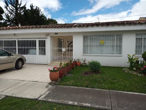 Casa en venta Cundinamarca Bogotá Mónaco 300 m2 Habitaciones 3 Baños 3 Garajes 2 Precio $1700000000