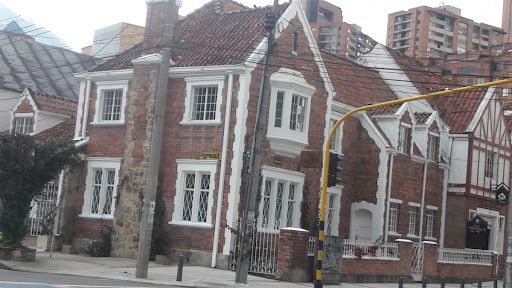 Casa en venta Cundinamarca Bogotá Armenia 292 m2 Habitaciones 4 Baños 4 Garajes 1 Precio $2200000000