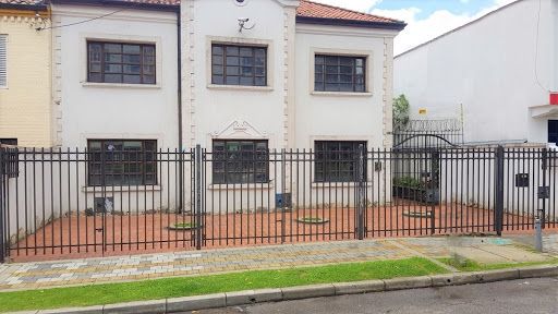 Casa en venta Cundinamarca Bogotá Teusaquillo 452 m2 Habitaciones 11 Baños 4 Garajes 4 Precio $2300000000