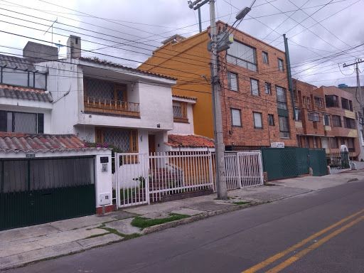 Casa en venta Cundinamarca Bogotá Cedro Madeiras 293 m2 Habitaciones 4 Baños 5 Garajes 2 Precio $1200000000