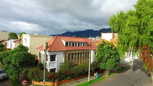 Casa en venta Cundinamarca Bogotá San Luis 450 m2 Habitaciones 11 Baños 7 Garajes 2 Precio $2350000000