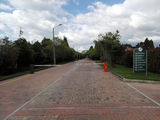 Casa en venta Cundinamarca Bogotá Casa Blanca 302 m2 Habitaciones 4 Baños 5 Garajes 0 Precio $1950000000