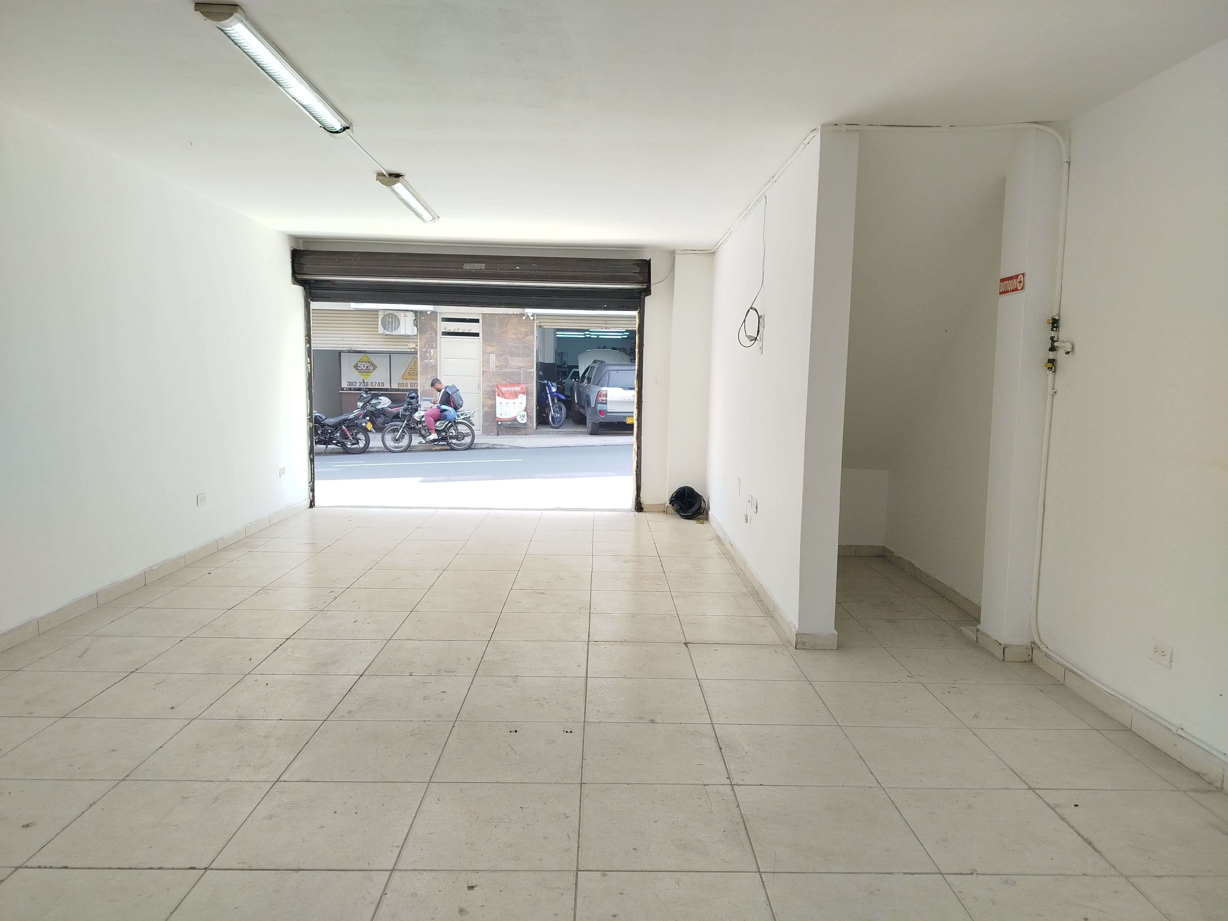 Local en arriendo Antioquia Itagüí Centro 50 m2 Habitaciones 0 Baños 1 Garajes 0 Precio $2390000