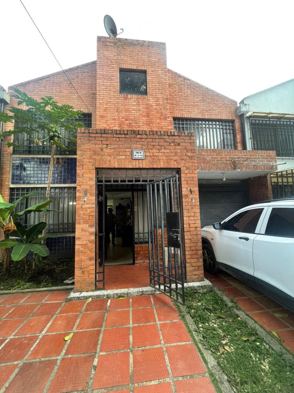 Casa en venta Valle Del Cauca Cali Urbanización San Joaquín 252 m2 Habitaciones 5 Baños 3 Garajes 2 Precio $700000000