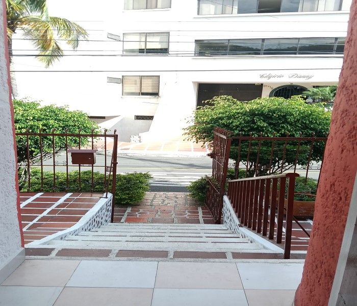 Casa en venta Valle Del Cauca Cali La Paz 240 m2 Habitaciones 4 Baños 4 Garajes 2 Precio $580000000