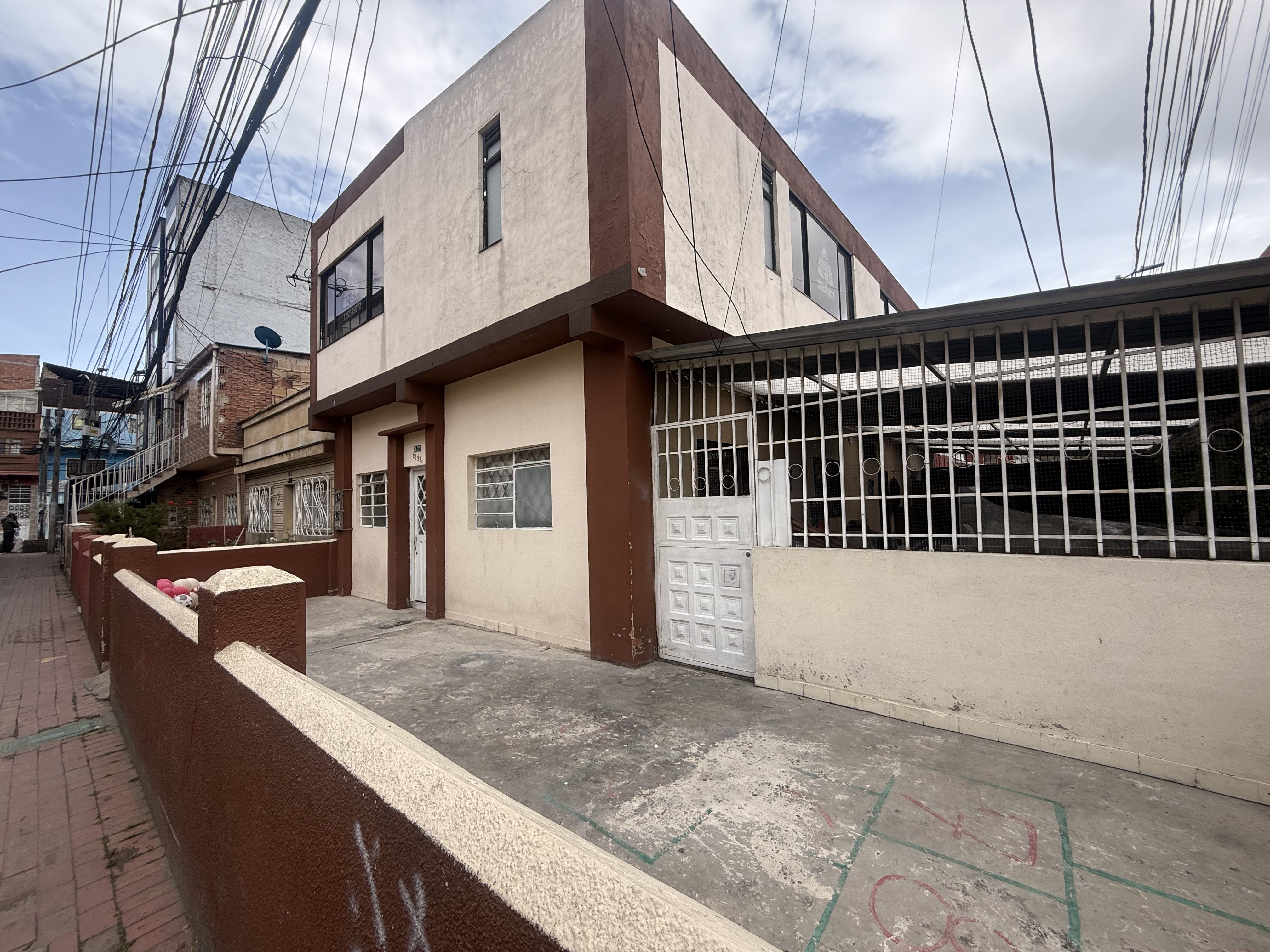 Casa en venta Cundinamarca Bogotá Quiroga 200 m2 Habitaciones 7 Baños 4 Garajes 0 Precio $700000000