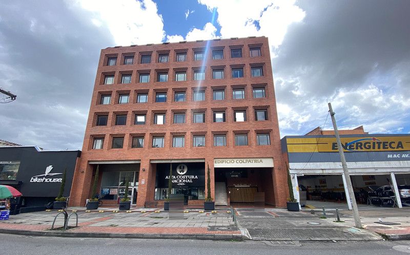 Oficina en arriendo Cundinamarca Bogotá San Patricio 420 m2 Habitaciones 0 Baños 4 Garajes 8 Precio $18673000