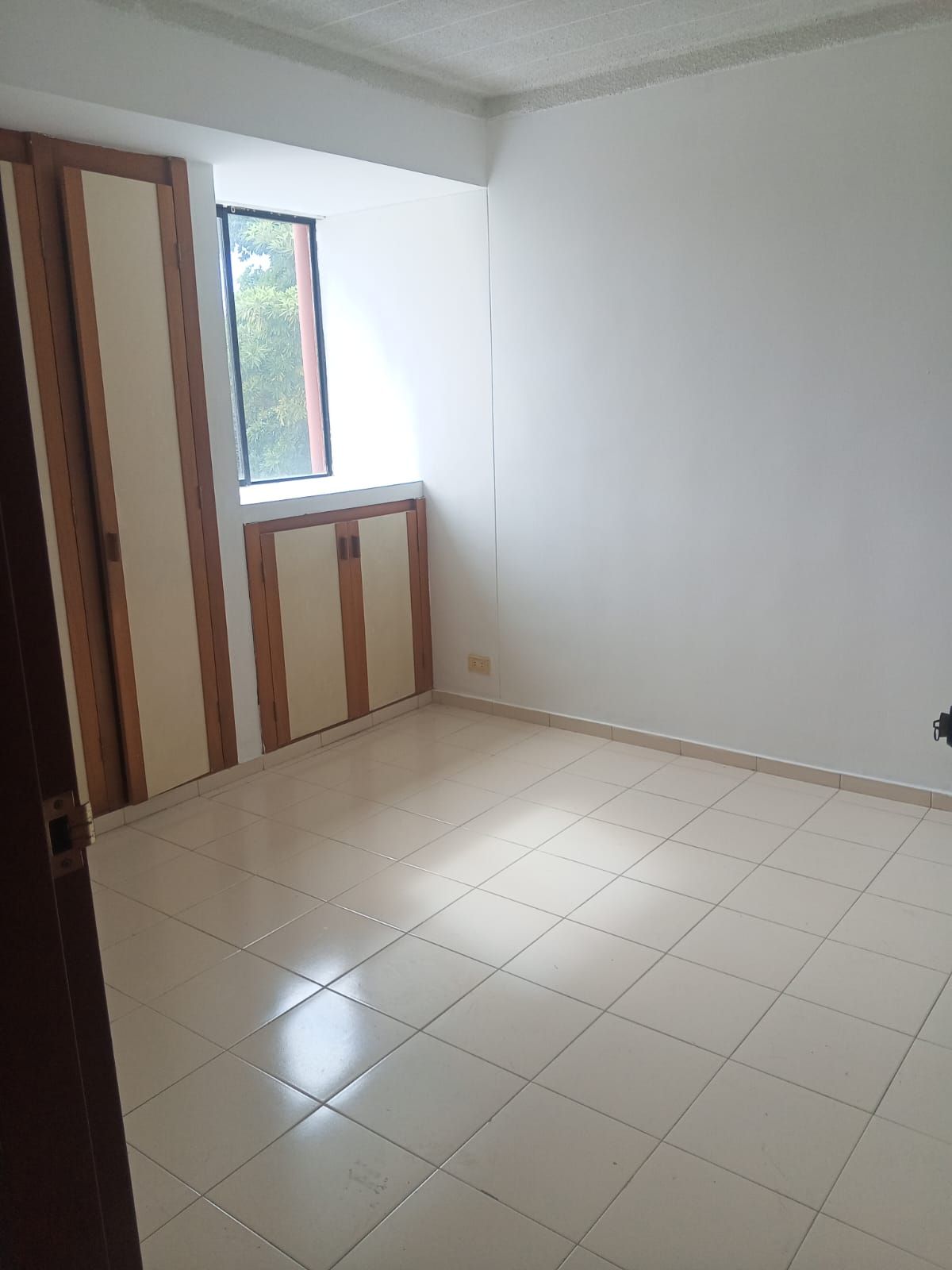 Apartamento en arriendo Valle Del Cauca Cali Unidad Residencial El Coliseo 85 m2 Habitaciones 3 Baños 3 Garajes 1 Precio $1600000