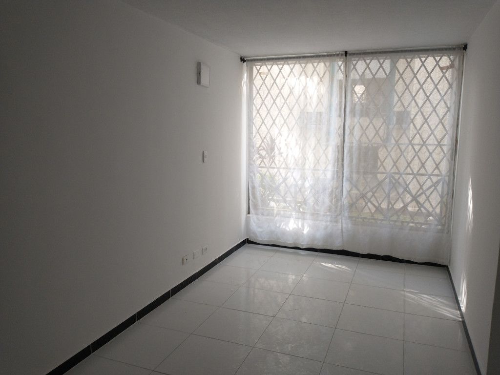 Apartamento en arriendo Valle Del Cauca Cali Torres De Confandi 56 m2 Habitaciones 3 Baños 1 Garajes 0 Precio $980000