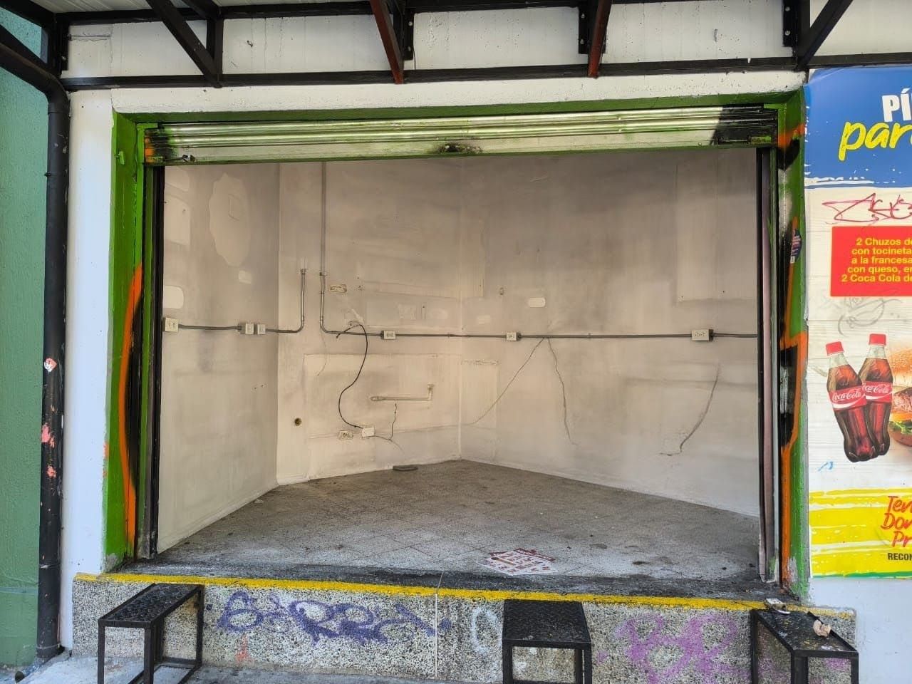 Local en arriendo Antioquia Medellín Loma De Los Bernal 10 m2 Habitaciones 0 Baños 0 Garajes 0 Precio $3500000