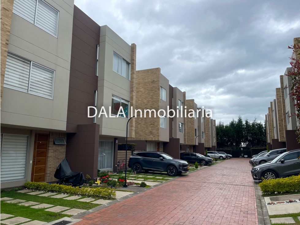 Casa en venta Cundinamarca Chía Chia 132 m2 Habitaciones 3 Baños 4 Garajes 3 Precio $744990000