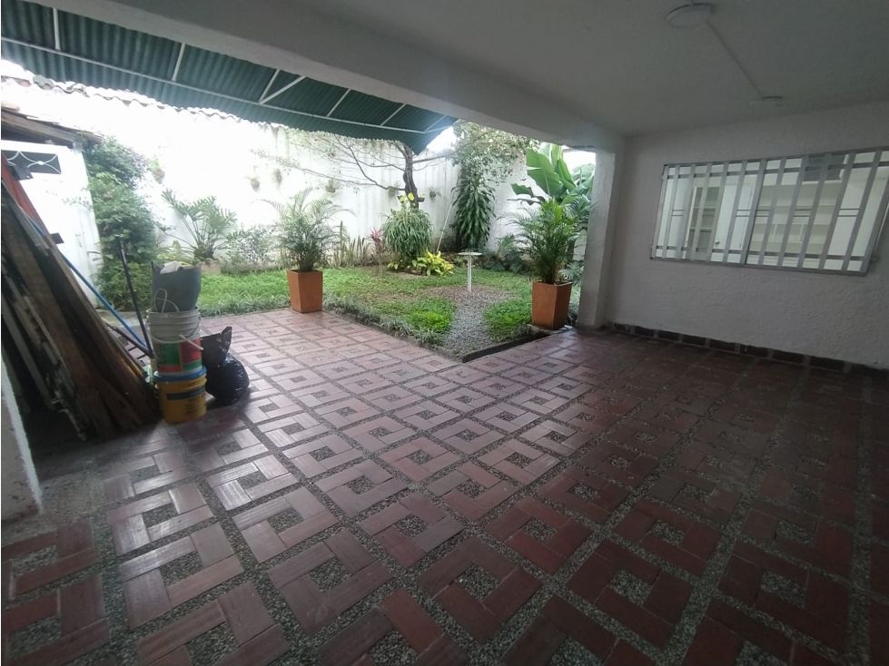 Casa en arriendo Antioquia Medellín Las Acacias 300 m2 Habitaciones 5 Baños 4 Garajes 2 Precio $7500000