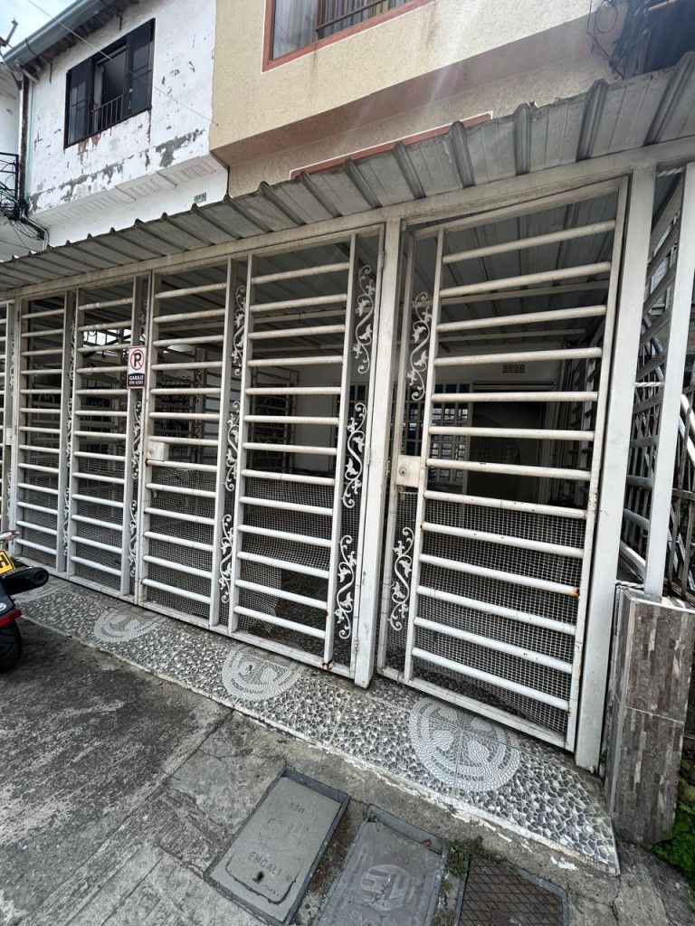 Casa en venta Valle Del Cauca Cali Aguablanca 100 m2 Habitaciones 3 Baños 1 Garajes 0 Precio $190000000