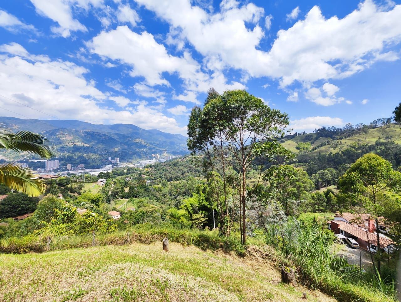 Casa en arriendo Antioquia La Estrella San Isidro 340 m2 Habitaciones 3 Baños 4 Garajes 3 Precio $5200000