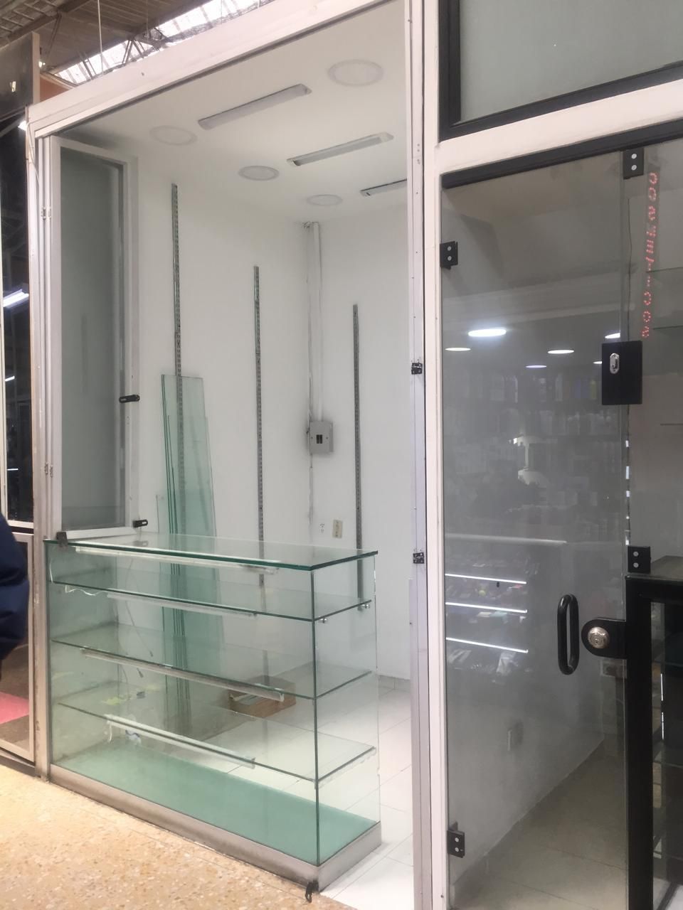 Local en venta Cundinamarca Bogotá Canaima 4 m2 Habitaciones 0 Baños 0 Garajes 0 Precio $30000000