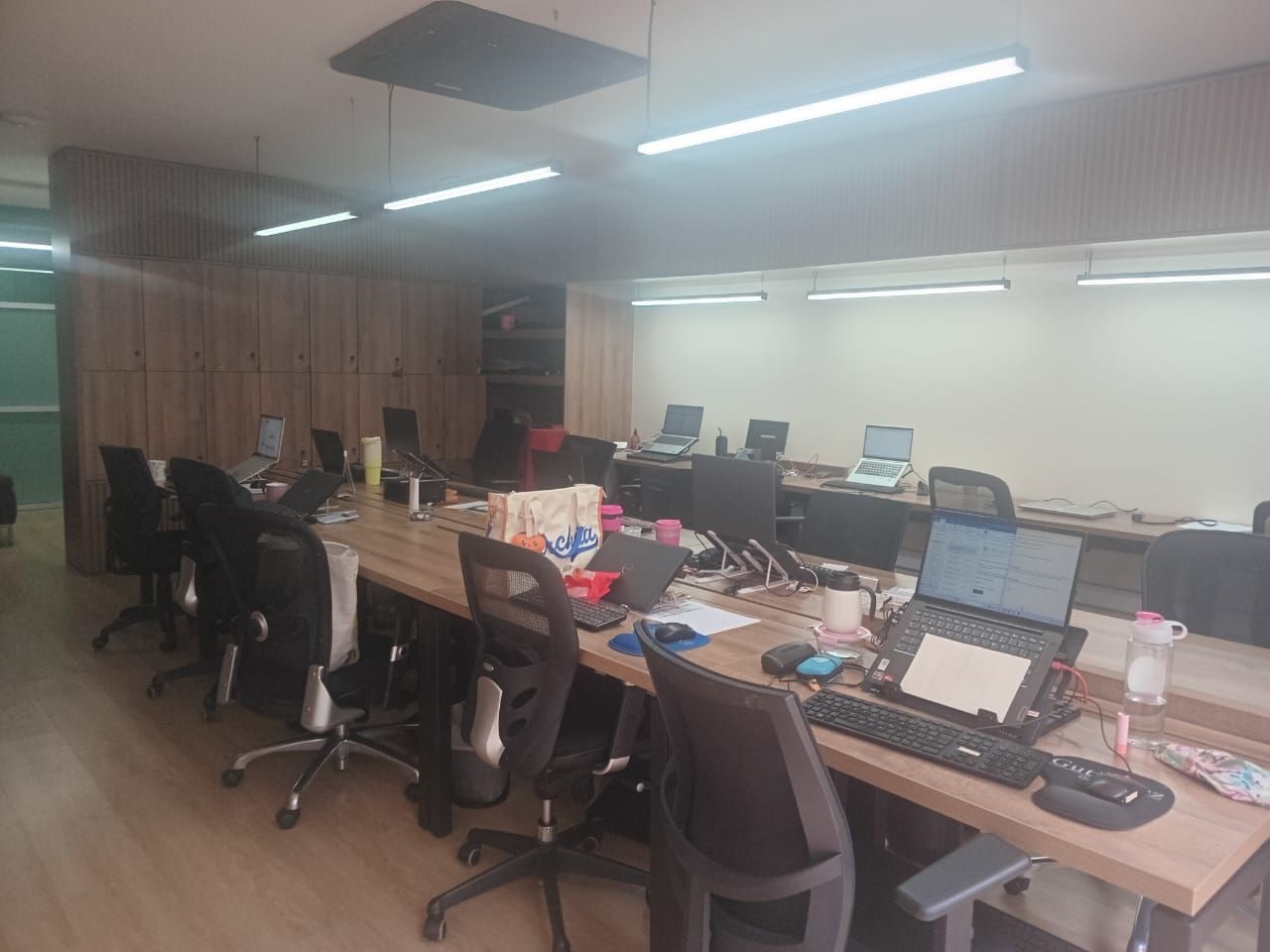 Oficina en arriendo Antioquia Medellín La Aguacatala 120 m2 Habitaciones 0 Baños 2 Garajes 2 Precio $12200000