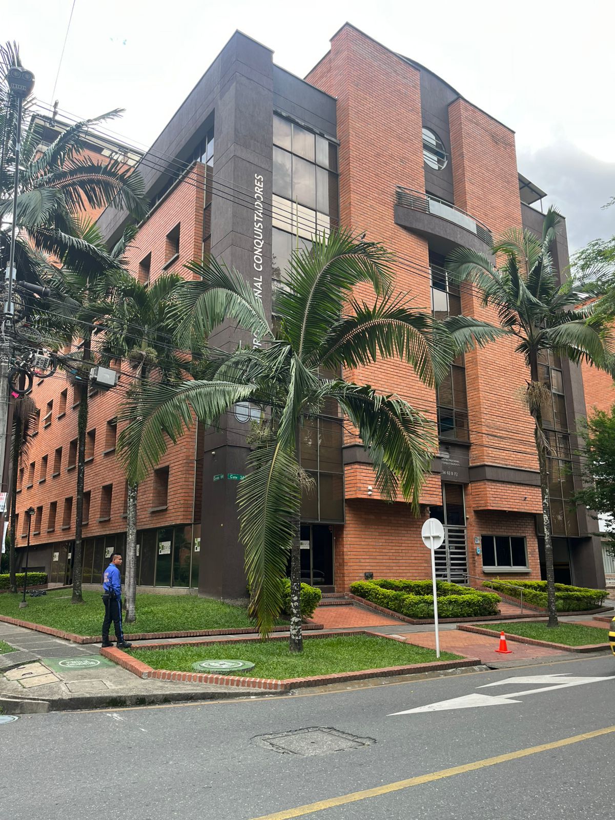 Consultorio en venta Antioquia Medellín Los Conquistadores 34 m2 Habitaciones 0 Baños 1 Garajes 1 Precio $295000000