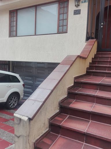 Casa en venta Cundinamarca Bogotá Santa Barbara Central 348 m2 Habitaciones 10 Baños 4 Garajes 4 Precio $1550000000