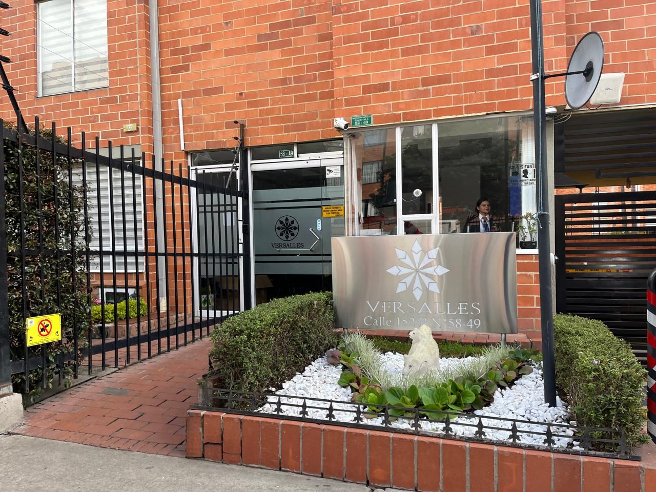 Casa en arriendo Cundinamarca Bogotá Cjr Versalles 80 m2 Habitaciones 3 Baños 2 Garajes 1 Precio $3800000