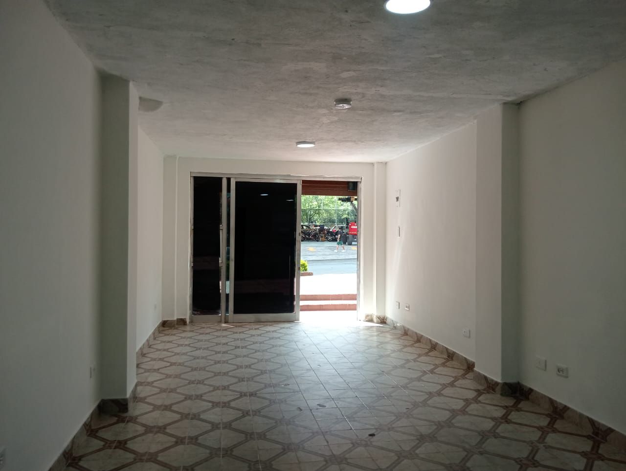 Local en arriendo Antioquia Medellín Las Acacias 40 m2 Habitaciones 0 Baños 1 Garajes 0 Precio $2200000