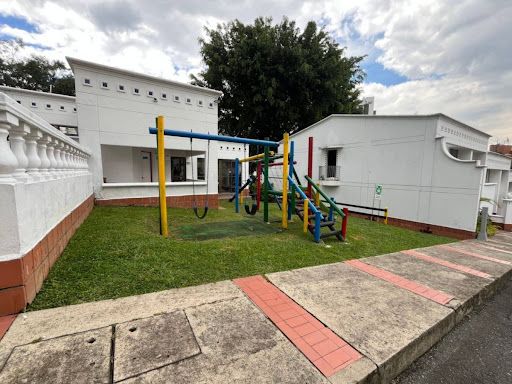 Casa en arriendo Antioquia Medellín San Lucas 220 m2 Habitaciones 3 Baños 3 Garajes 2 Precio $9500000