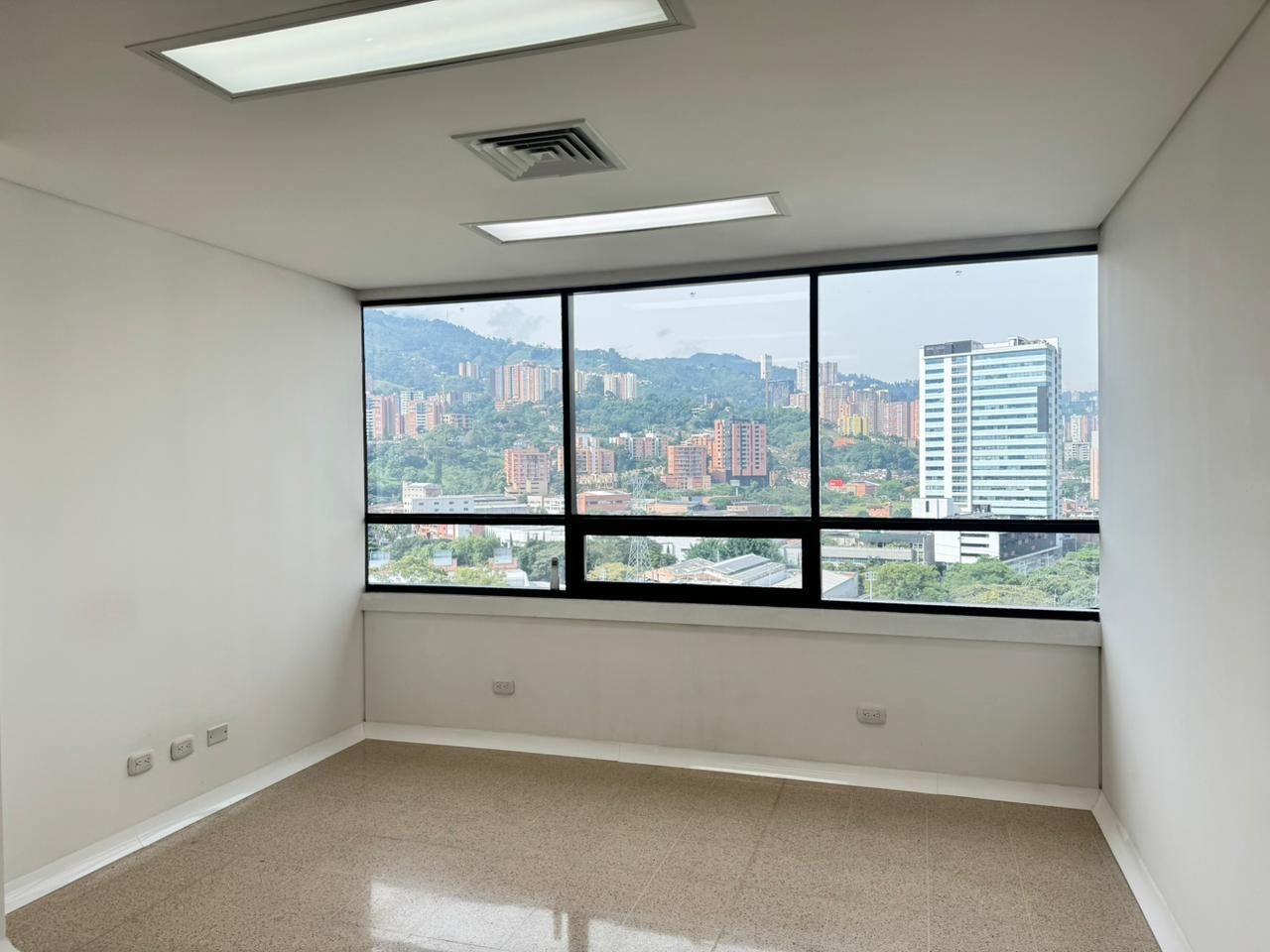 Consultorio en arriendo Antioquia Envigado La Mesa 37 m2 Habitaciones 0 Baños 1 Garajes 1 Precio $3300000