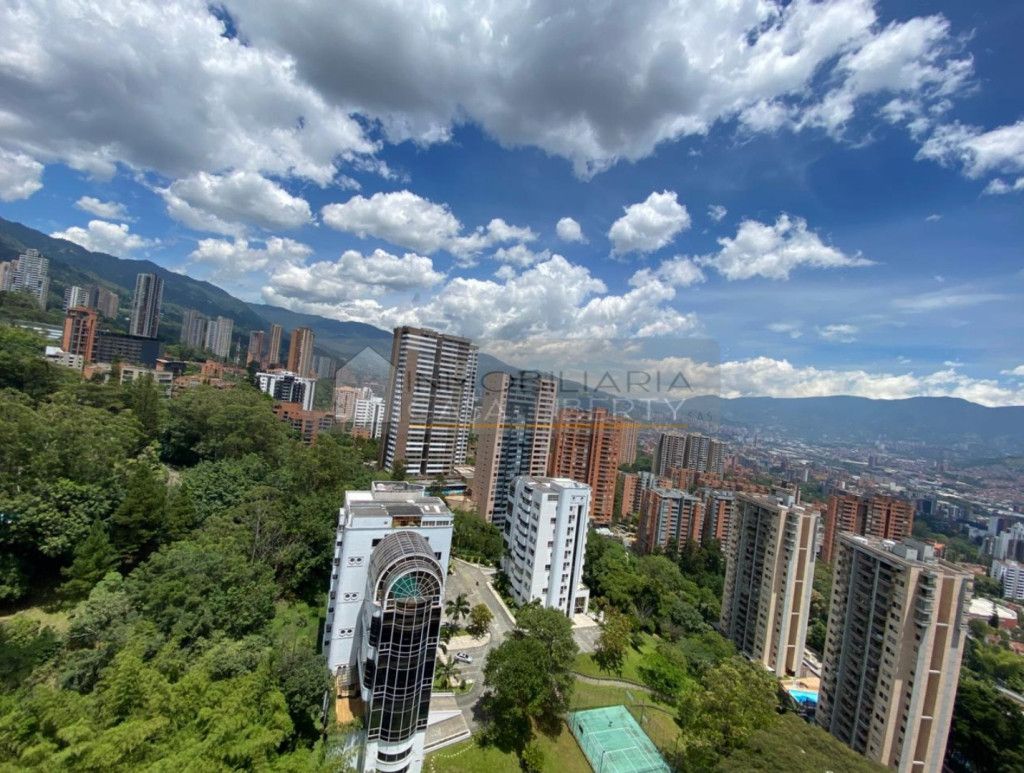 Apartamento en arriendo Antioquia Medellín Los Balsos No1 85 m2 Habitaciones 2 Baños 3 Garajes 1 Precio $8600000