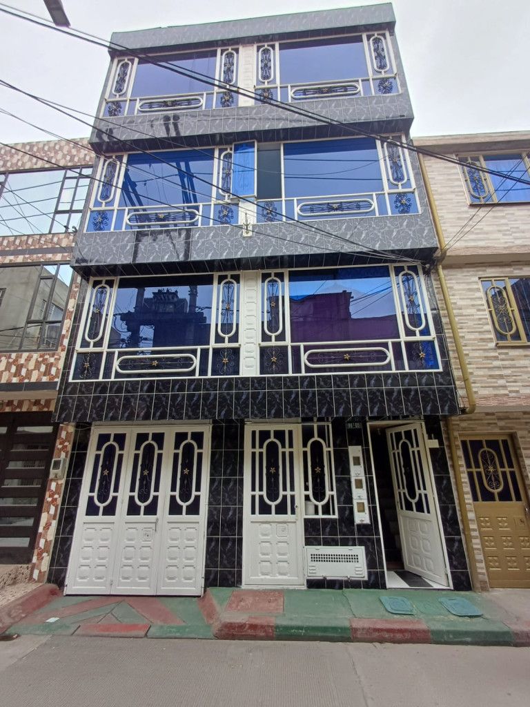 Casa en venta Cundinamarca Bogotá Sector El Lucero 188 m2 Habitaciones 11 Baños 3 Garajes 1 Precio $700000000