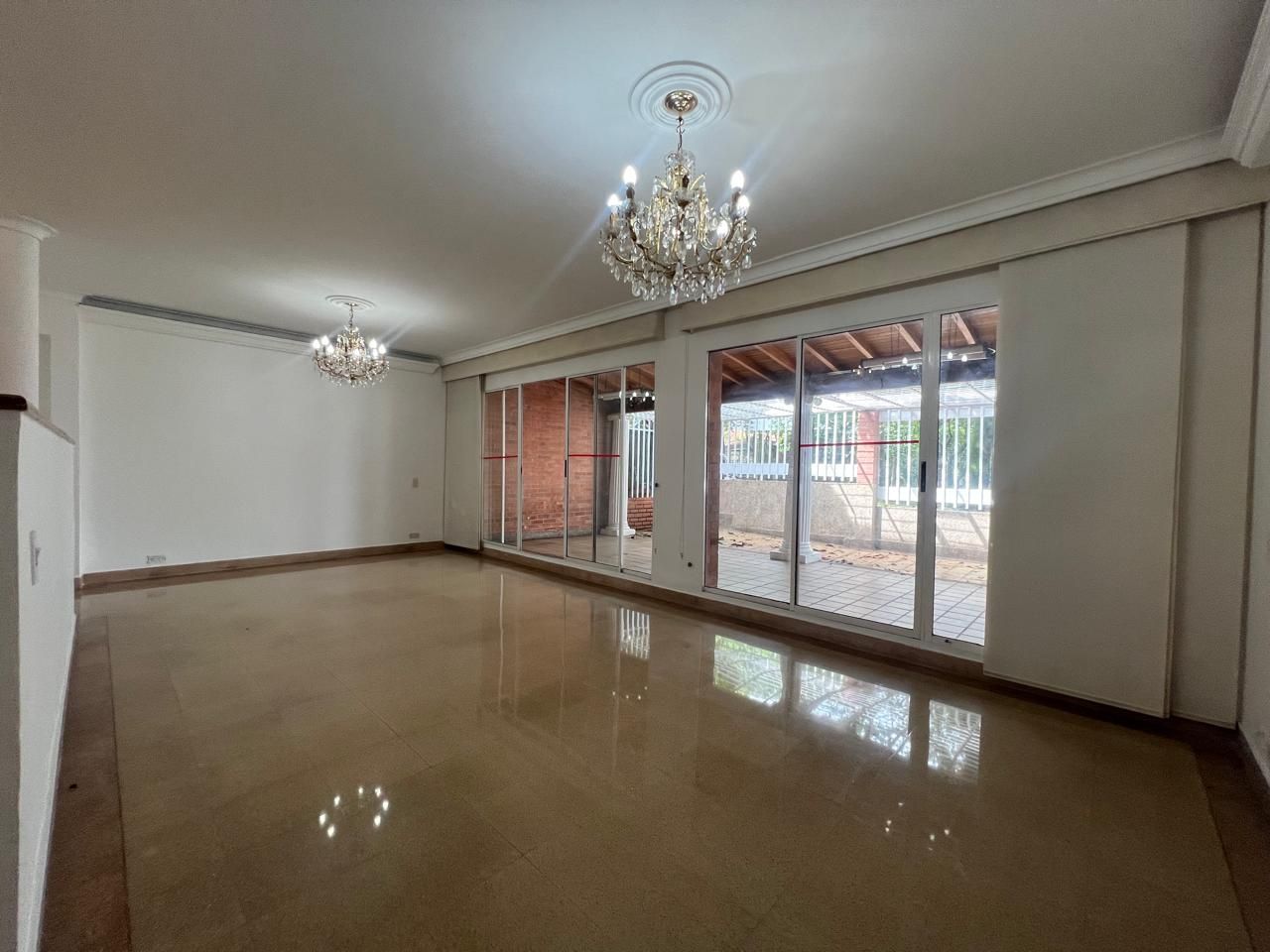 Casa en arriendo Antioquia Medellín El Diamante 229 m2 Habitaciones 3 Baños 4 Garajes 2 Precio $7300000