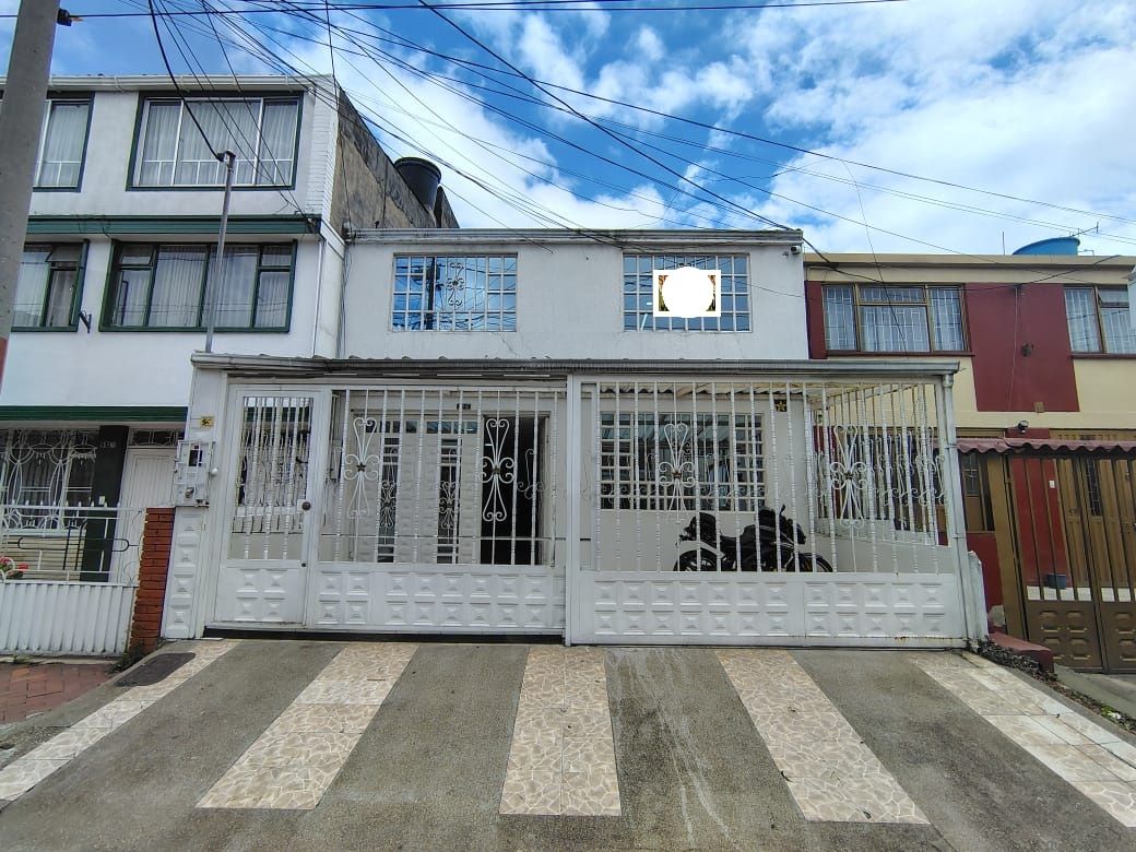 Casa en arriendo Cundinamarca Bogotá Colón 280 m2 Habitaciones 1 Baños 3 Garajes 1 Precio $4200000