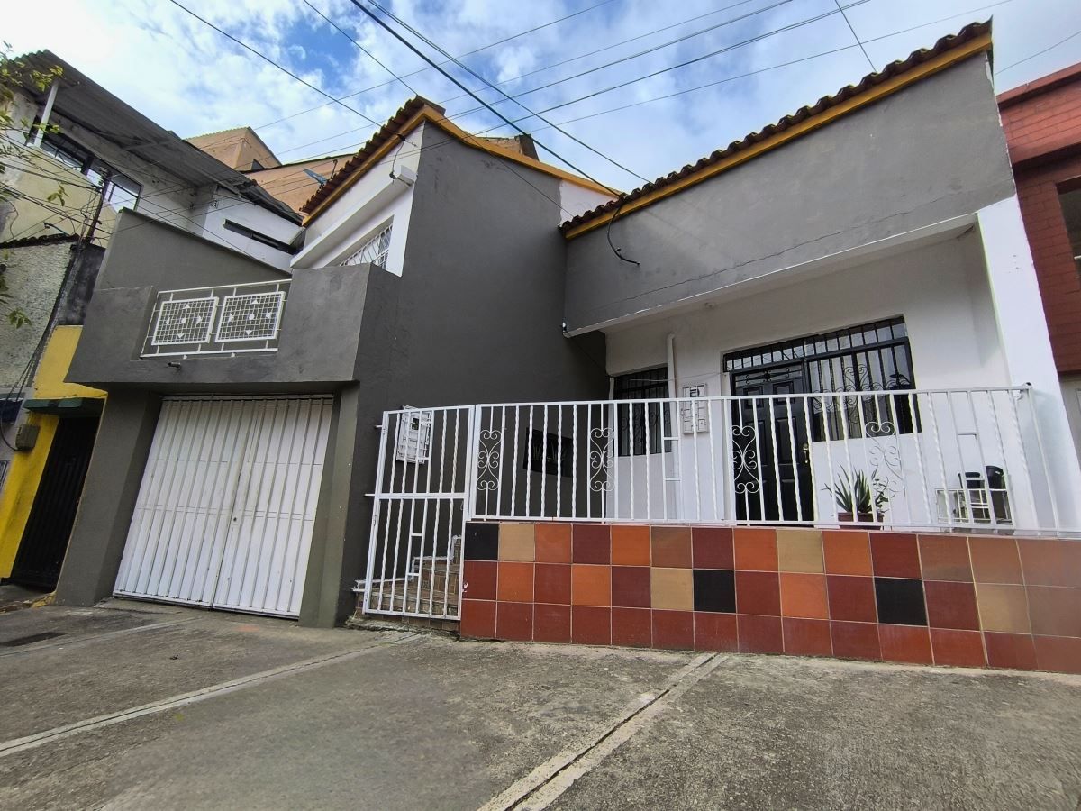 Casa en venta Santander Bucaramanga Alvarez Las Americas 280 m2 Habitaciones 6 Baños 3 Garajes 1 Precio $830000000