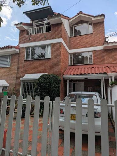 Casa en venta Cundinamarca Bogotá Cedro Salazar 210 m2 Habitaciones 4 Baños 3 Garajes 2 Precio $800000000