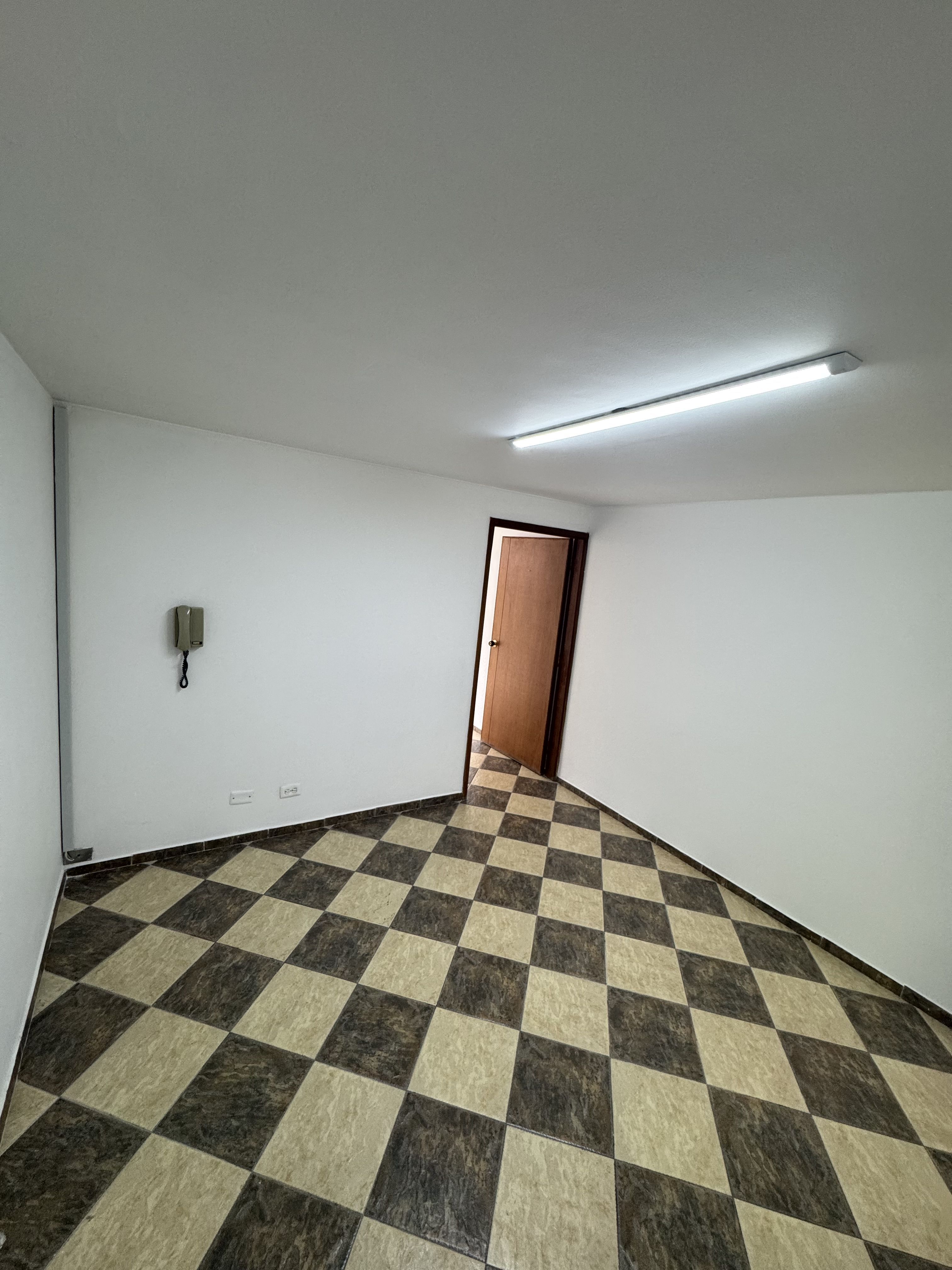 Oficina en arriendo Cundinamarca Bogotá Antiguo Country 34 m2 Habitaciones 0 Baños 1 Garajes 1 Precio $2800000