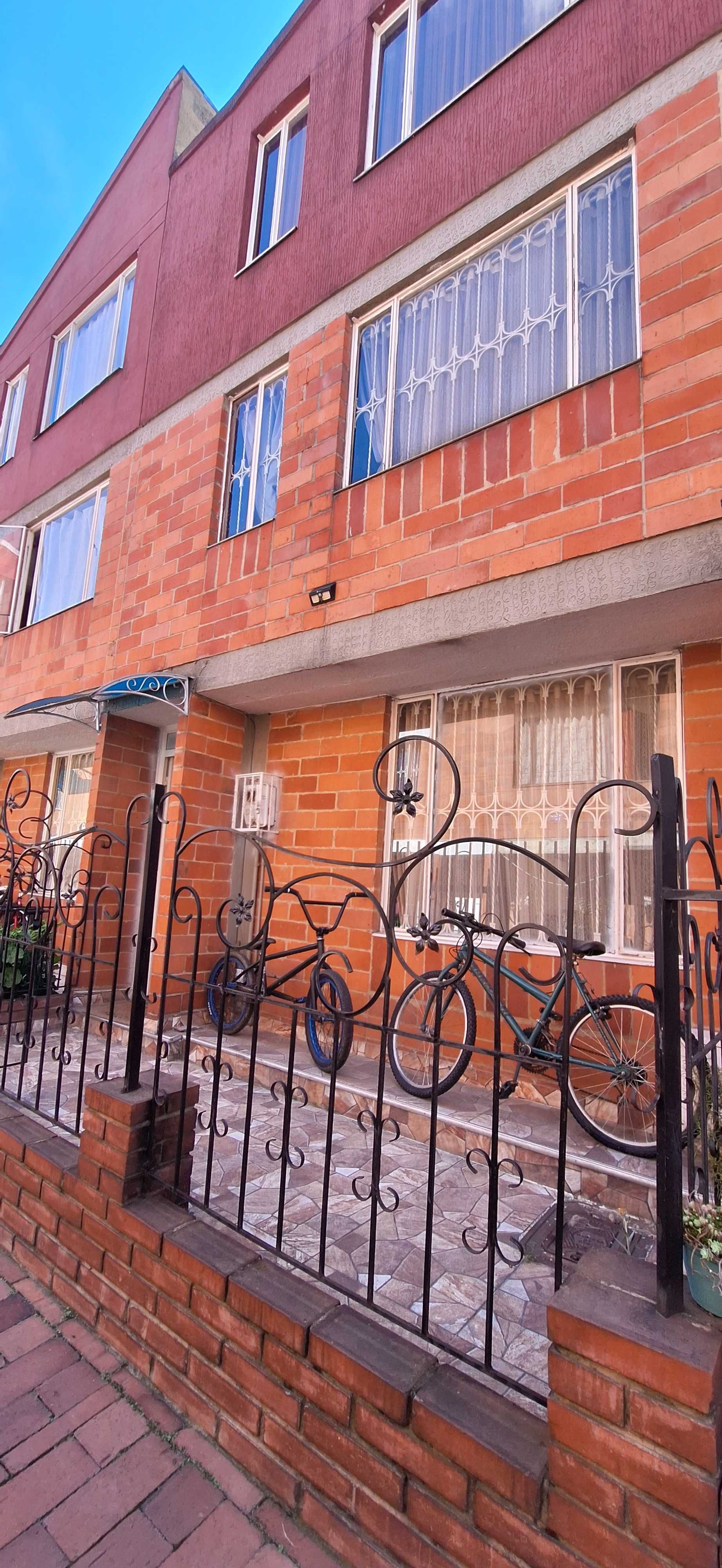 Casa en venta Cundinamarca Bogotá Cjr Altos De Tierragrata 60 m2 Habitaciones 3 Baños 2 Garajes 0 Precio $290000000