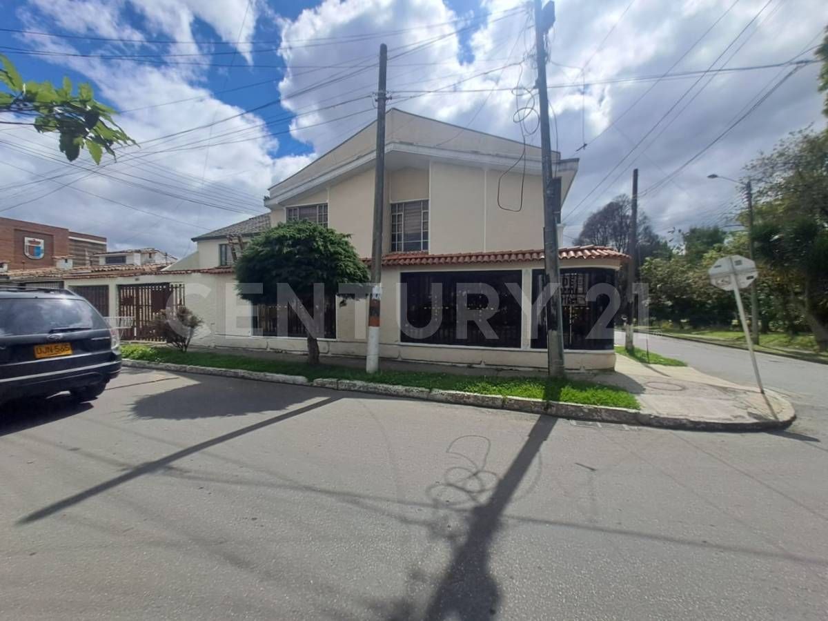 Casa en arriendo Cundinamarca Bogotá Bosque De Modelia 250 m2 Habitaciones 3 Baños 3 Garajes 2 Precio $8000000