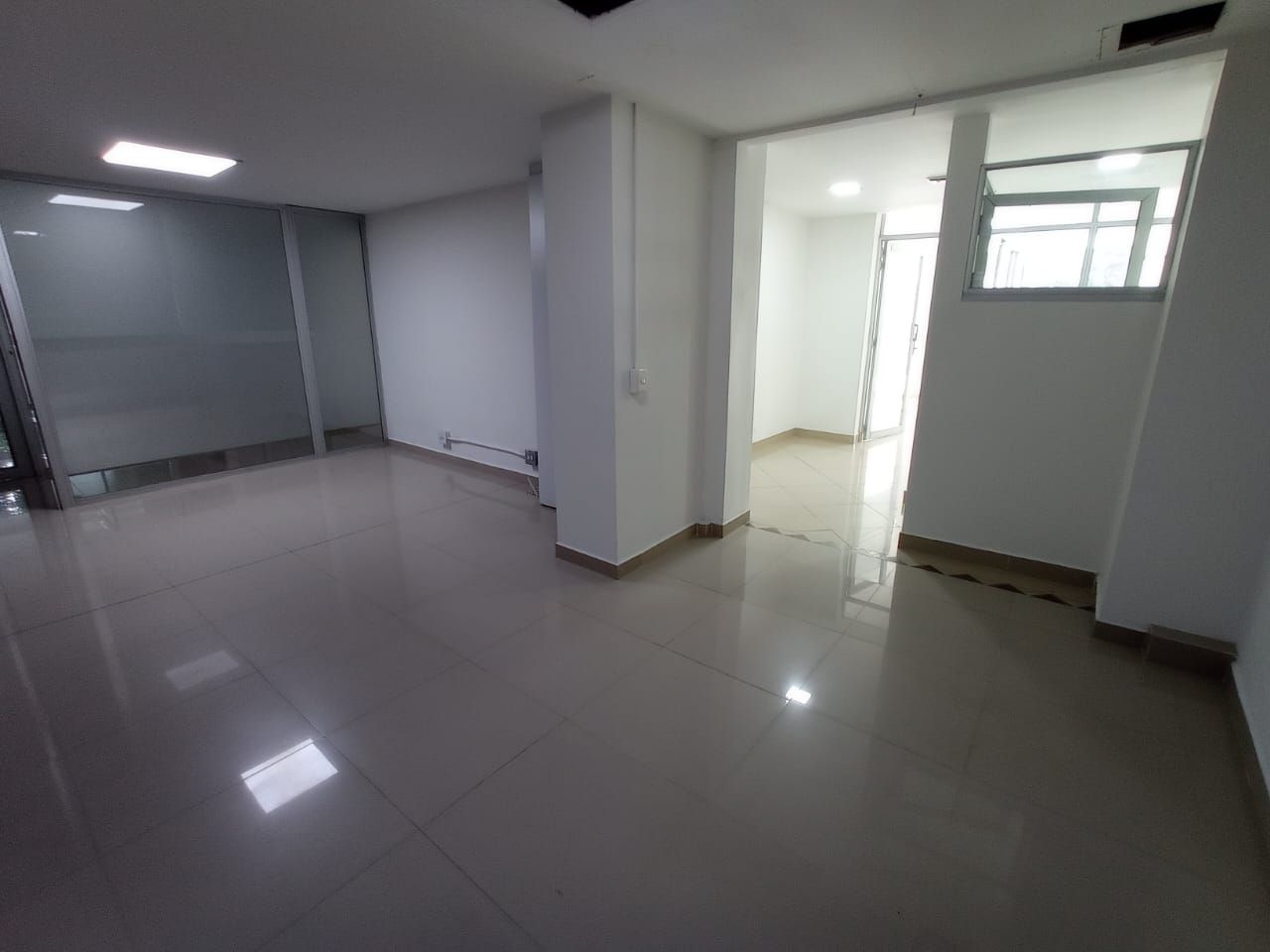 Oficina en arriendo Antioquia Medellín Suramericana 84 m2 Habitaciones 0 Baños 1 Garajes 0 Precio $4500000