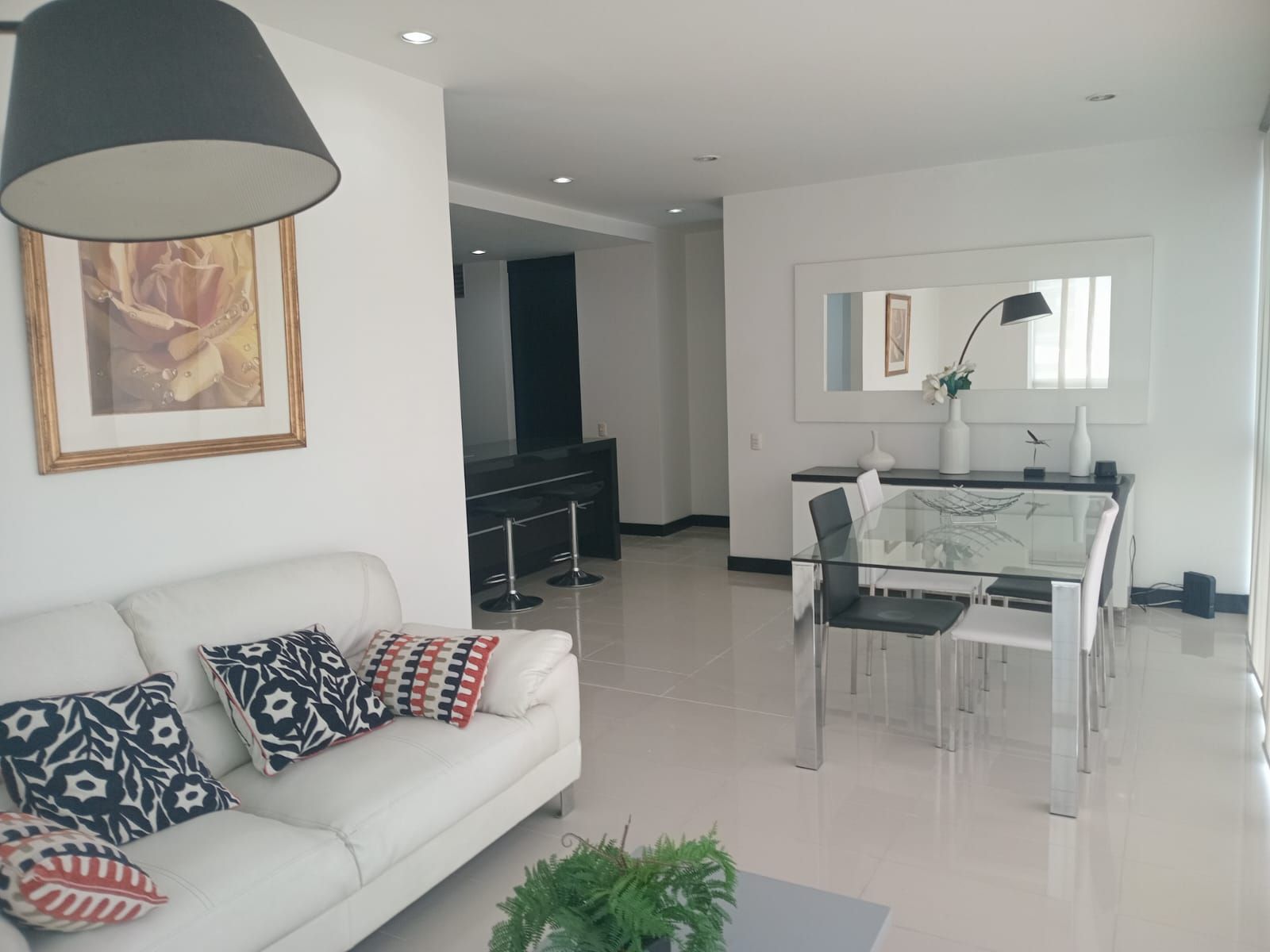 Apartamento en arriendo Antioquia Medellín Zona Centro 78 m2 Habitaciones 2 Baños 2 Garajes 2 Precio $5900000